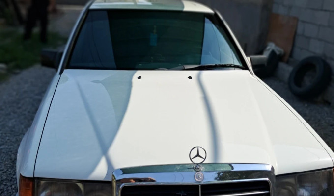Mercedes-Benz E-Класс 1989 года