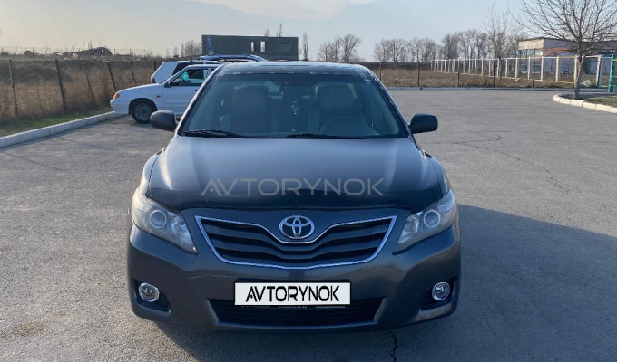 Toyota Camry 2010 года