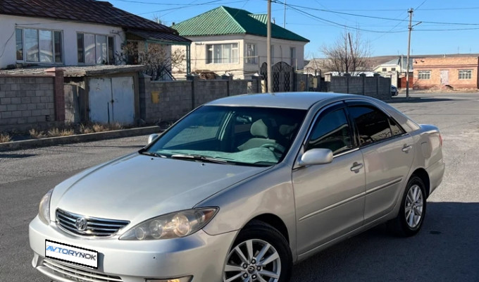 Toyota Camry 2005 года