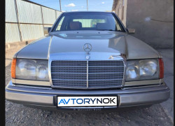 Mercedes-Benz E-Класс 1993 года