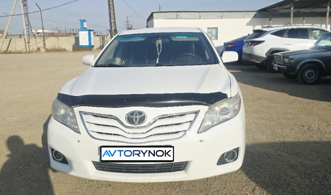 Toyota Camry 2010 года