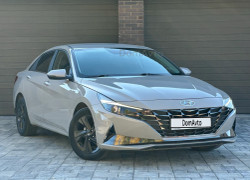 Hyundai Elantra 2022 года