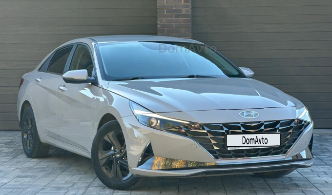 Hyundai Elantra 2022 года