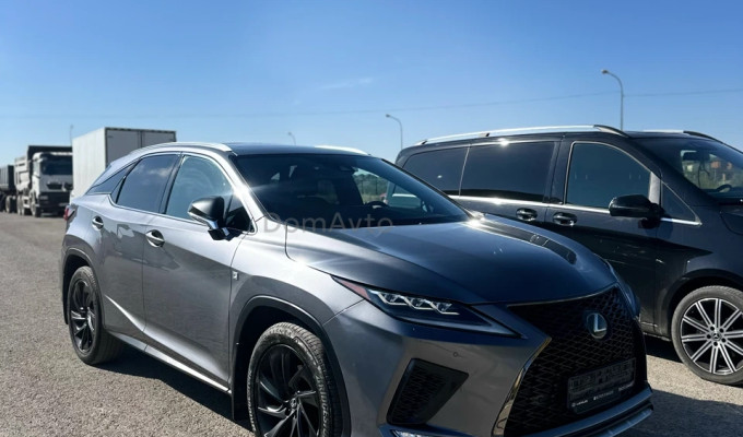Lexus RX 2020 года
