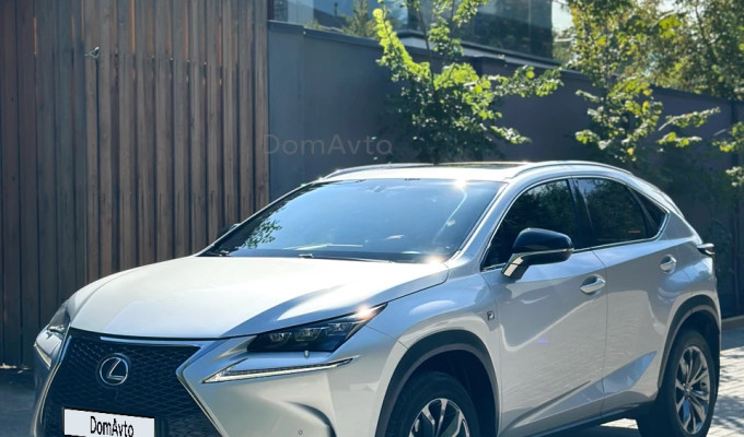Lexus NX 2015 года