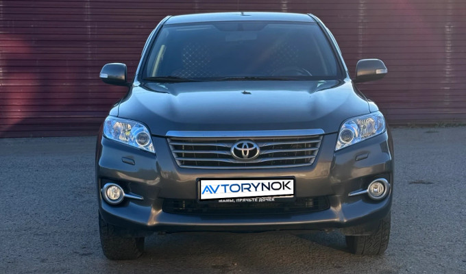 Toyota RAV4 2011 года
