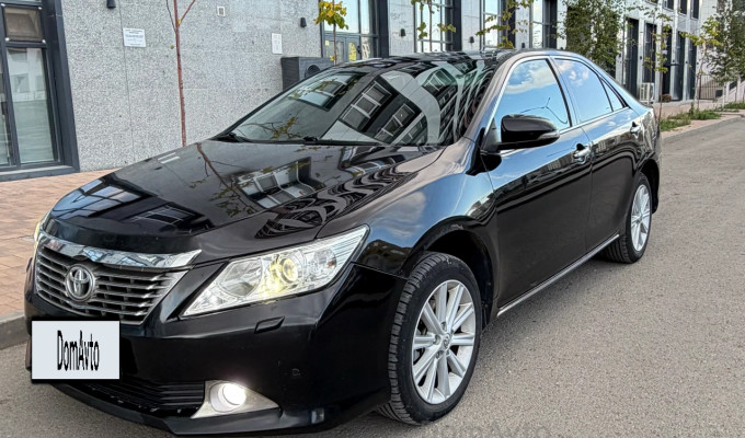 Toyota Camry 2013 года