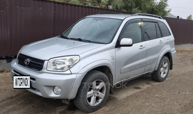 Toyota RAV4 2003 года
