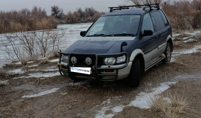 Mitsubishi RVR 1995 года