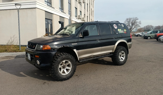 Mitsubishi Montero Sport 1998 года