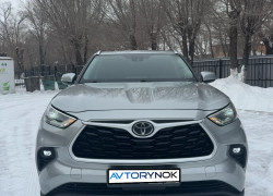 Toyota Highlander 2021 года