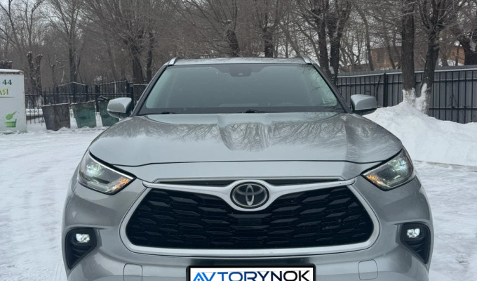 Toyota Highlander 2021 года