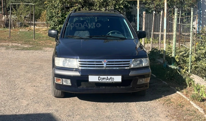 Mitsubishi Space Wagon 2000 года