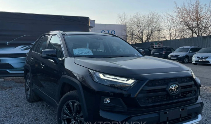 Toyota RAV4 2025 года