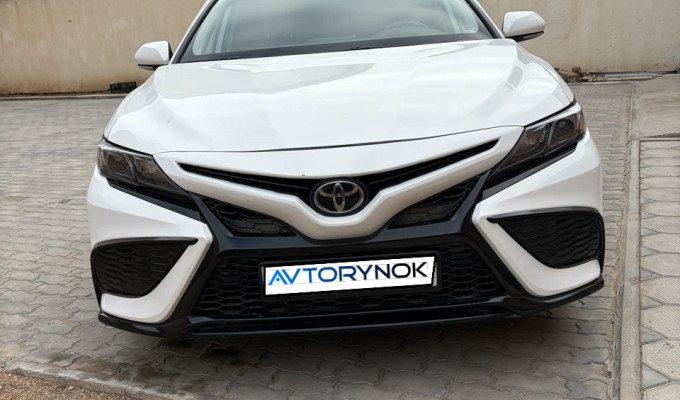 Toyota Camry 2022 года