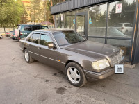 Mercedes-Benz E-Класс 1993 года