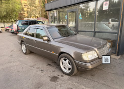 Mercedes-Benz E-Класс 1993 года