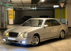 Mercedes-Benz E-Класс 2001 года