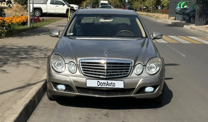 Mercedes-Benz E-Класс 2003 года