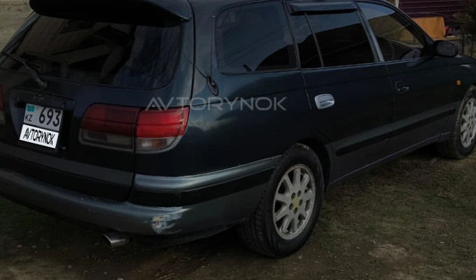 Toyota Caldina 1995 года