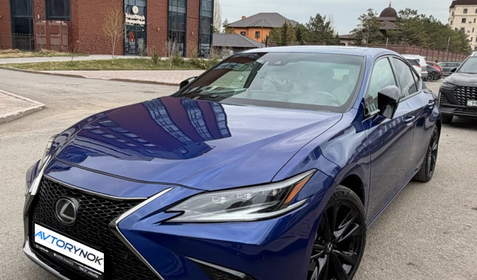 Lexus ES 2022 года
