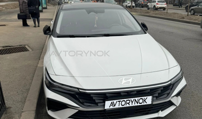 Hyundai Elantra 2024 года