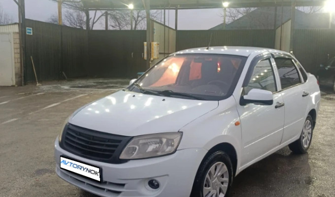 ВАЗ (Lada) Granta 2013 года