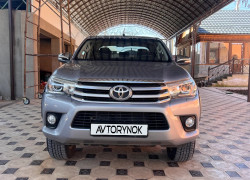 Toyota Hilux 2015 года