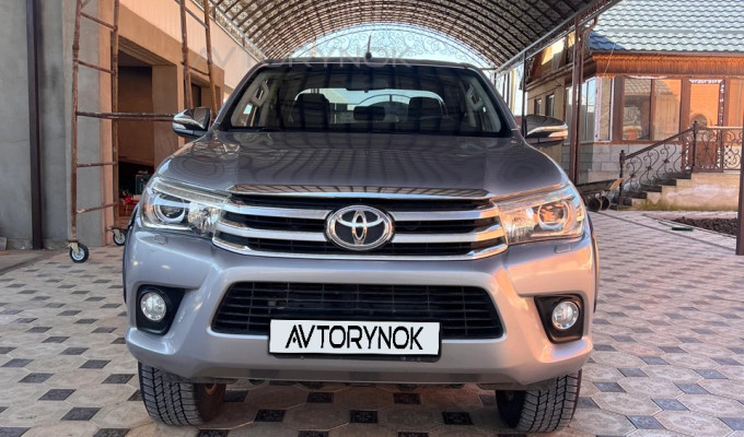 Toyota Hilux 2015 года