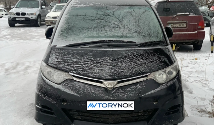 Toyota Estima 2008 года