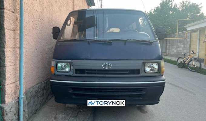 Toyota Hiace 1993 года