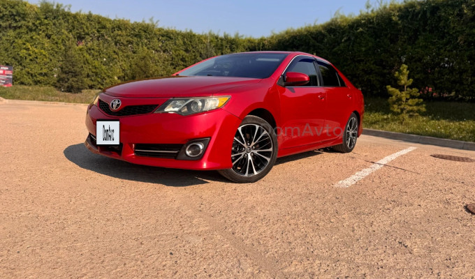 Toyota Camry 2013 года