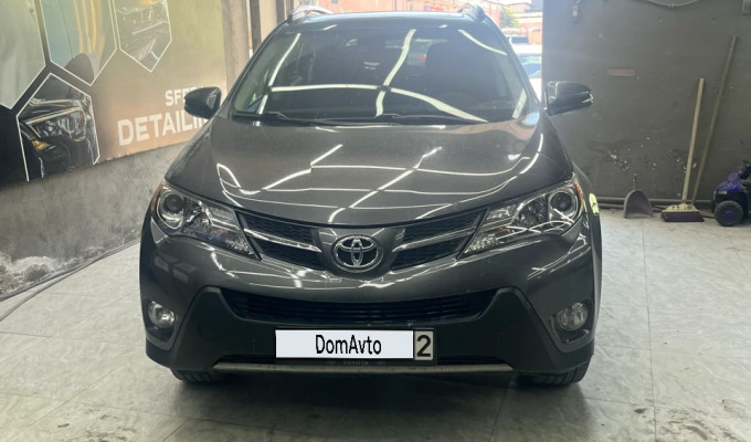 Toyota RAV4 2014 года