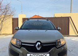 Renault Sandero 2015 года