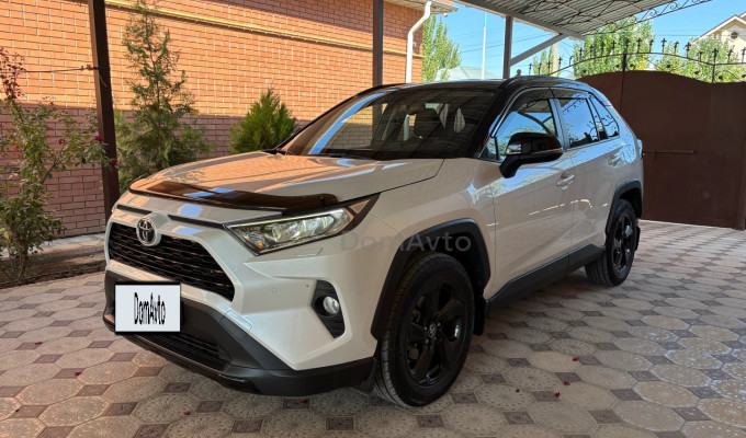 Toyota RAV4 2022 года