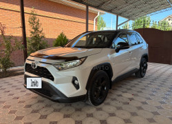 Toyota RAV4 2022 года