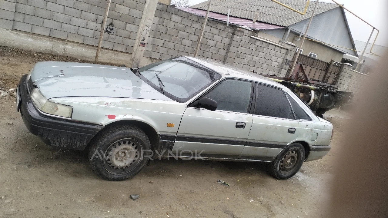 Mazda 626, 1990