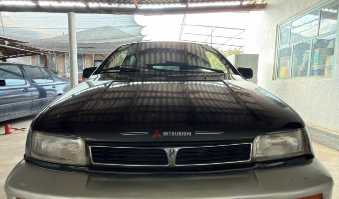 Mitsubishi Space Wagon 1994 года