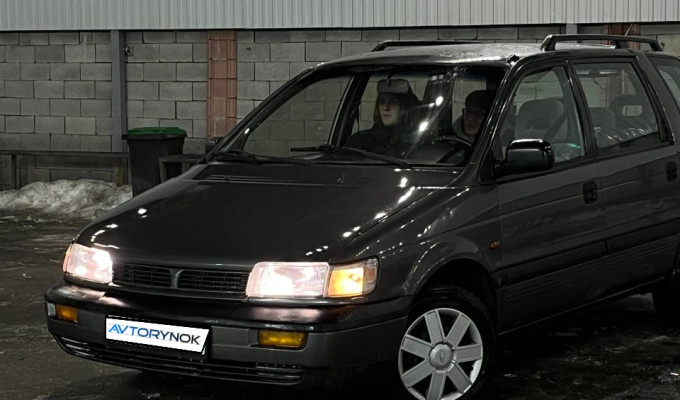Mitsubishi Space Wagon 1995 года