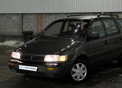 Mitsubishi Space Wagon 1995 года