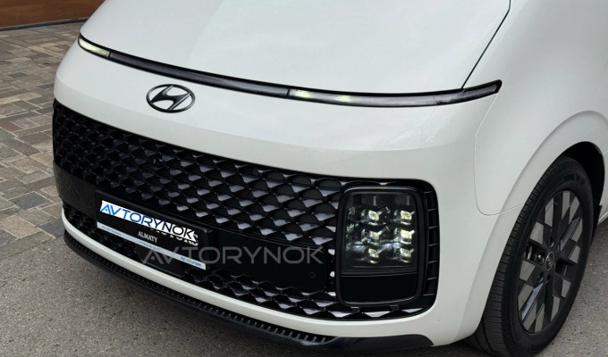 Hyundai Staria 2023 года
