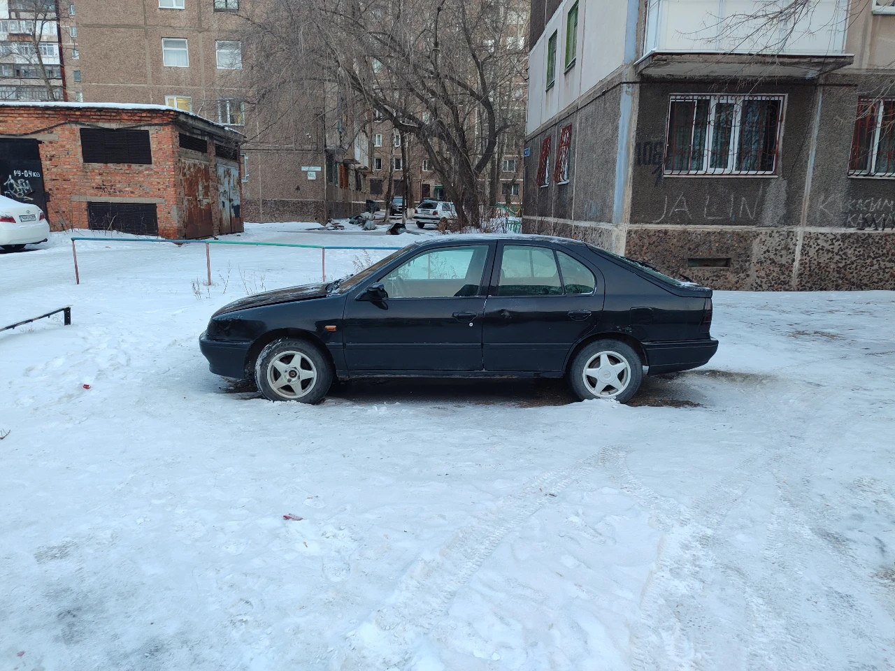 Nissan Primera, 1990