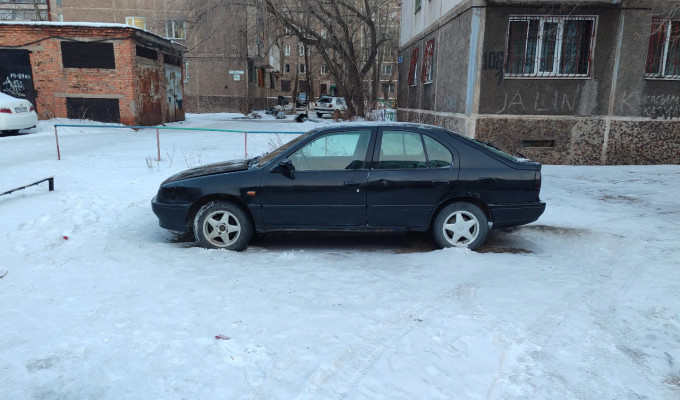 Nissan Primera 1990 года