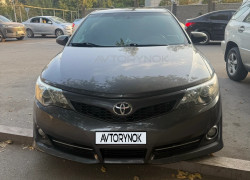 Toyota Camry 2013 года
