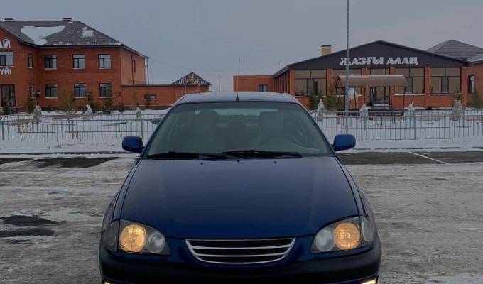 Toyota Avensis 2000 года