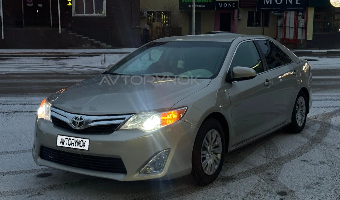 Toyota Camry 2013 года