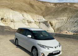 Toyota Estima 2010 года
