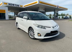 Toyota Estima 2010 года
