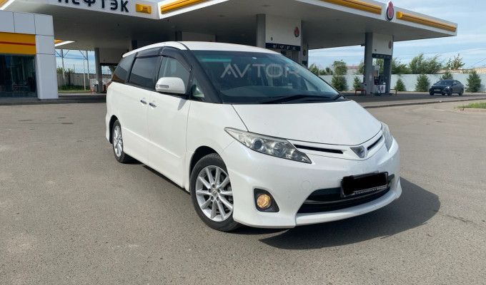 Toyota Estima 2010 года