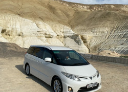 Toyota Estima 2010 года
